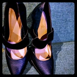 Simply Vera Wang heels clised toe nice grip soled